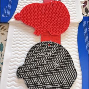 PEANUTS 2pk Silicone Trivets SNOOPY & CHARLIE BROWN